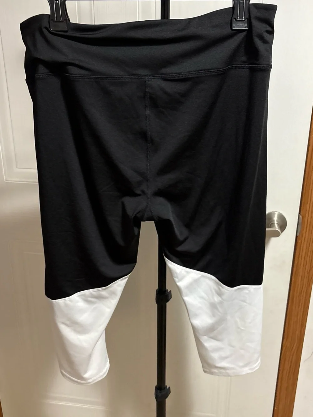 Athletic Works Black & White Patterned Workout Capris